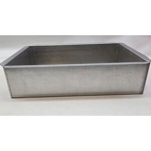 Magic Line Parrish Square Cake Pan With Straight Edges 9"x12"x3" A. CA 90037
